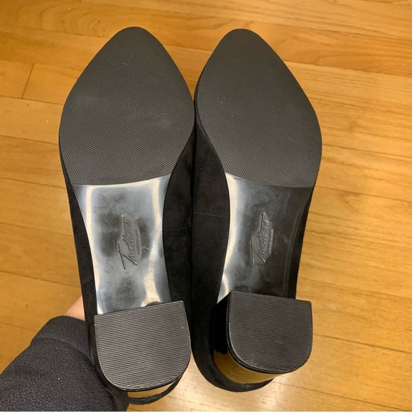 Trotters Kari Pointed Toe Pump in Black Suede - Size 9 WW - Picture 7 of 9